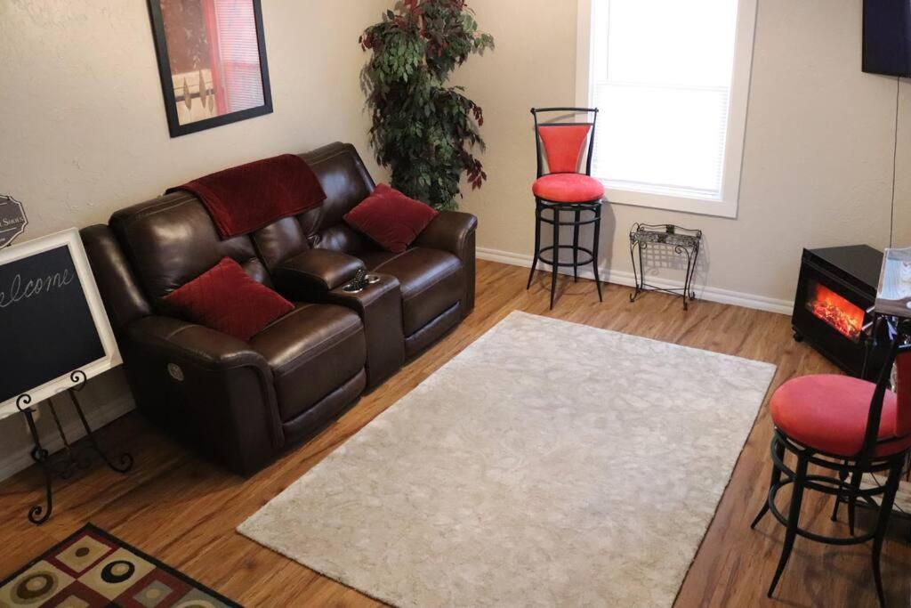 Charming 2 Bedroom Retreat Minutes From Downtown Tulsa Exterior photo